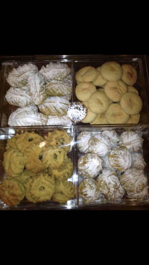 معمول بالفستق والجوز والتمر