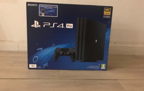 بلايستيشن 4جديده بالكرتون